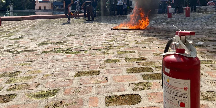 El extintor debe estar instalado en un lugar visible y a una altura de 1.5 metros | Foto: Gobierno de Morelos