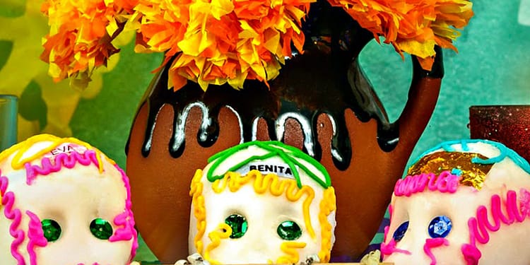 Hay distintas formas de hacer las tradicionales calaveritas de azúcar para el Día de Muertos | Foto: Gobierno de México