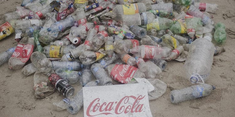 Por cuarto año consecutivo, Coca-Cola es el contaminante más grande mundo, señala ONG. Foto: Greenpece
