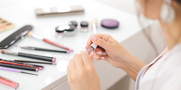 Puedes aprovechar el curso a nivel personal o para emprender un negocio de maquillaje profesional | Foto: Pixabay