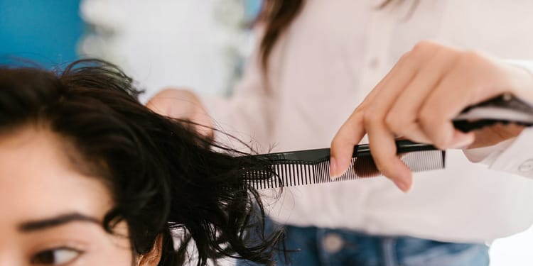En distintas sedes se imparte el taller de corte de cabello y barbería | Foto: Pexels