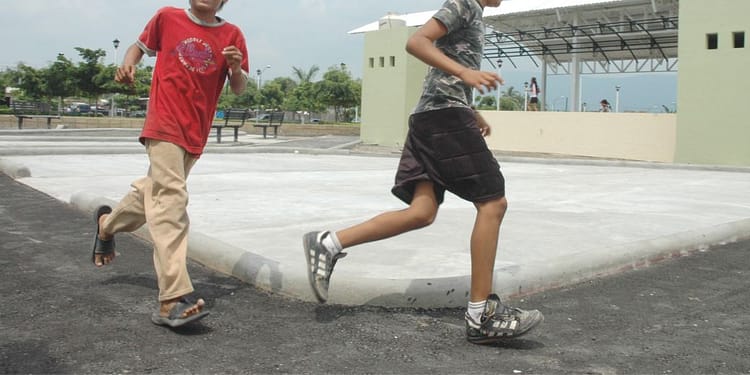 Los niños y niñas recibirán zapatos deportivos gratis en la alcaldía Tlalpan | Foto: Gobierno de México