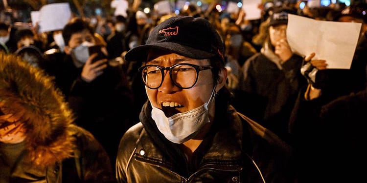 Con las protestas en erupción en toda China, el gobierno está bajo presión para salir de su costosa estrategia cero-COVID | Foto: Project Syndicate