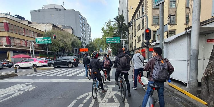 La forma en la cual funcionan es que en las estaciones del Metro se reúnen con grupos de ciclistas | Foto: Twitter @M_Rangel1