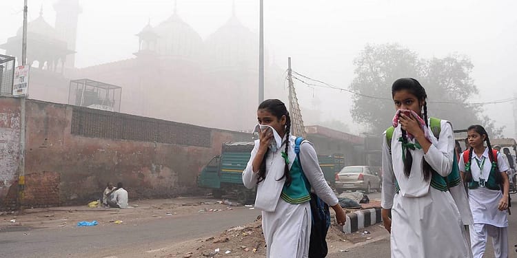 El calentamiento global también está empeorando la contaminación ambiental y, a su vez, las enfermedades crónicas no transmisibles como el asma y la enfermedad pulmonar obstructiva crónica | Foto: Project Syndicate