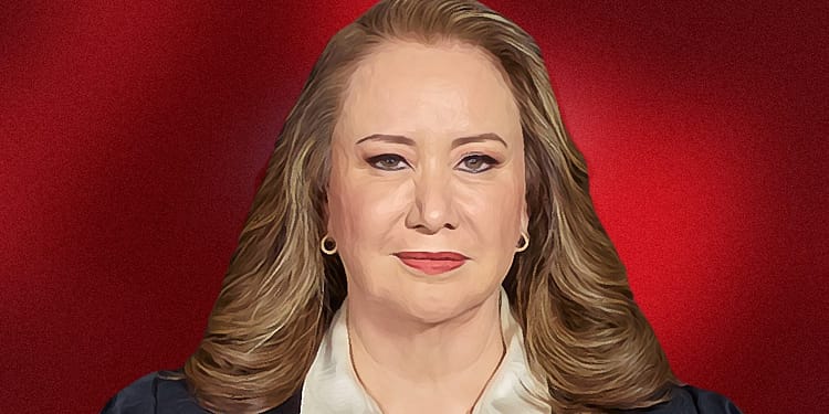 Yasmin Esquivel niega plagio y no va a renunciar a su cargo portada