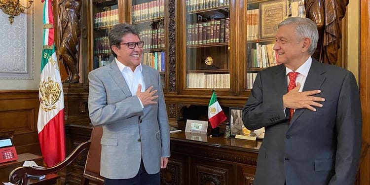 Monreal frena ley que sanciona con 4 mil pesos injurias contra AMLO portada