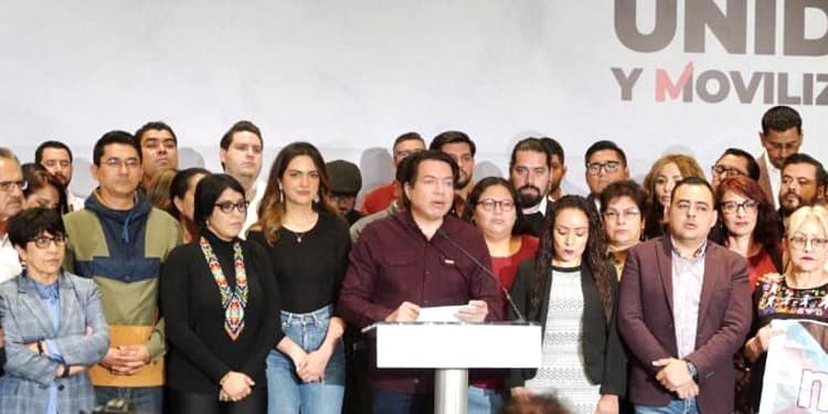 marcha-INE-gente-engañada-Mario-Delgado