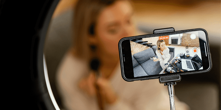 YouTube paga entre $6 y $11 pesos por cada mil visualizaciones. FOTO: freepik.es