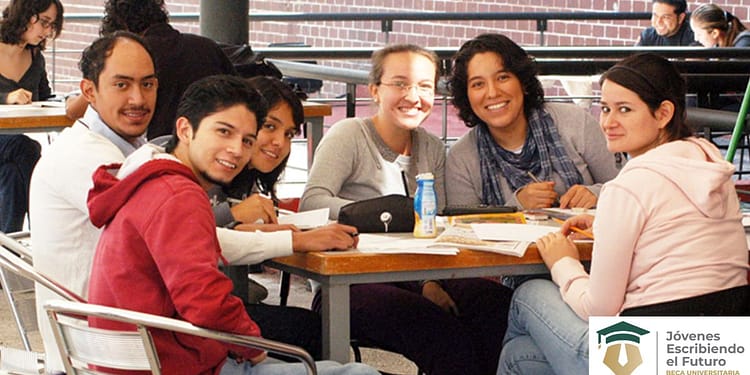 jóvenes escribiendo el futuro
