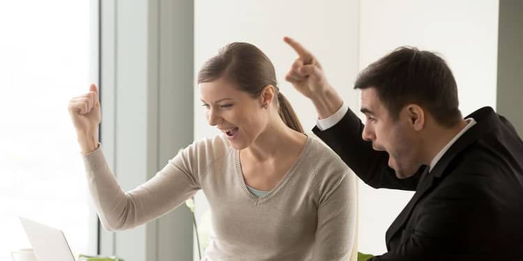 Si trabajas para alguna persona física o moral, infórmate sobre en qué consiste el reparto de utilidades 2023 y garantiza tu acceso a este derecho / imagen: freepik.es