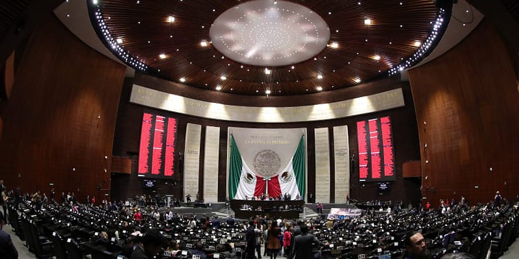 Diputados y senadores, los encargados de crear las leyes.