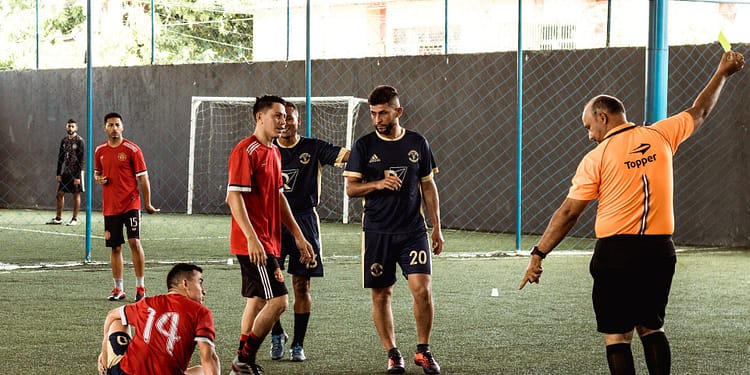 Dónde se estudia para arbitro de fútbol en México portada