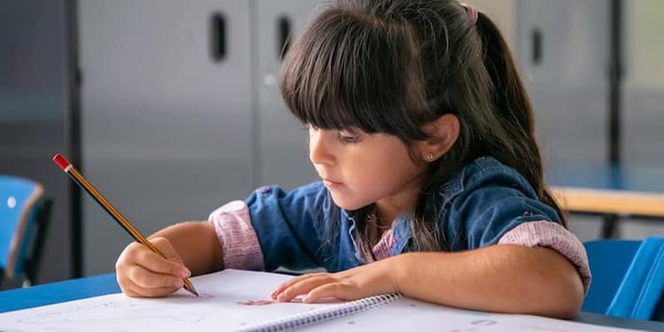 Hay clases el viernes 19 de mayo 2023