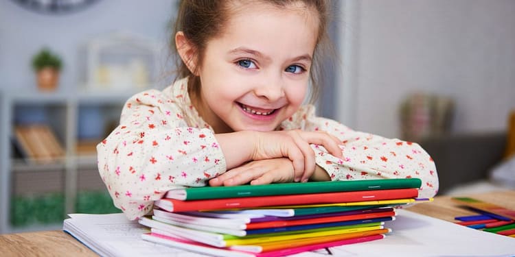Puede entrar un niño de 5 años a la primaria