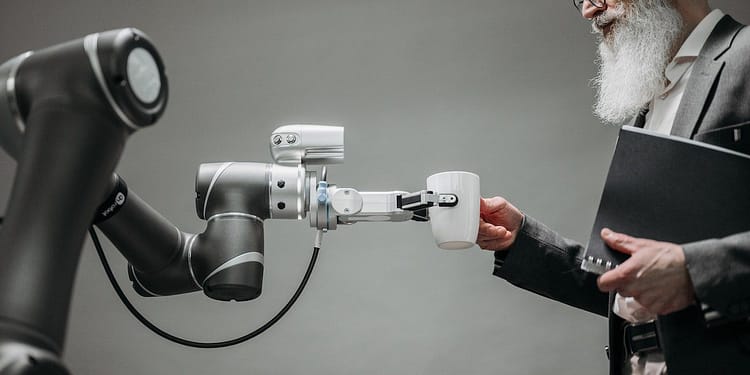 Los países y las empresas que no adopten la IA corren el riesgo de quedarse atrás y perder puestos de trabajo en favor de empresas extranjeras más innovadoras. Foto: Pexels.