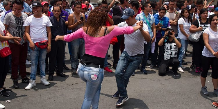 Barrio Baila