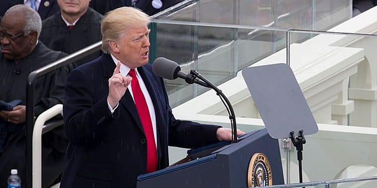 El hecho de que las acciones de Trump consistieran en palabras no las hace constitucionalmente protegidas. Al contrario, numerosos delitos implican límites a la libertad de expresión. Foto: Wikimedia.