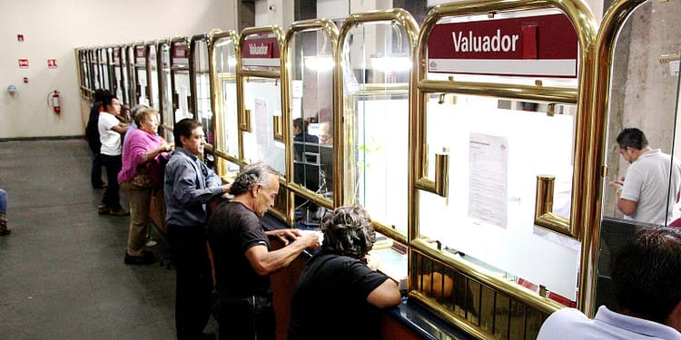 La casa de empeño una alternativa para obtener dinero de forma fácil y rápida.
Imagen: Wikimedia Commons.