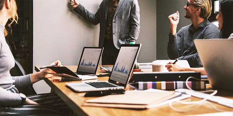Es responsabilidad de las empresas evitar causar daños a sabiendas y solucionar los problemas que crean, y es tarea del gobierno hacerlas rendir cuentas. Foto: Pixabay.