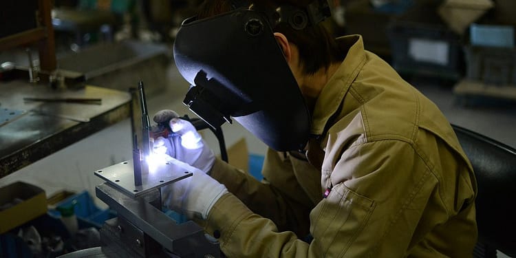 Estados Unidos debería invertir en todos los trabajadores, en lugar de intentar retrasar el reloj a la época de oro de la manufactura. Foto: Pixabay.