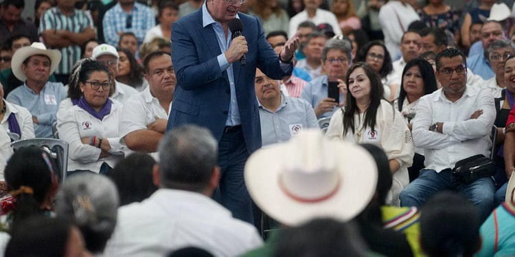 Ebrard renuncia a Morena
