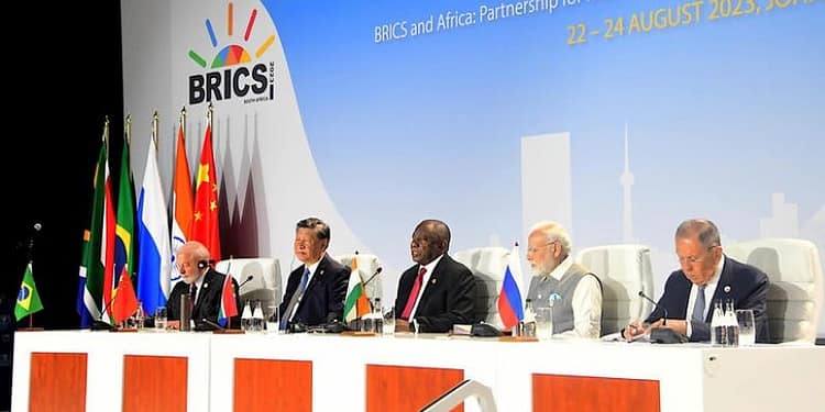 Si la guerra de Ucrania se prolonga, y si China sigue amenazando con tomar Taiwán por la fuerza, el G20 se dividirá entre amigos de los BRICS y amigos del G7. ¿Dónde aterrizará India cuando por fin se vea obligada a bajarse de la valla?. Foto: Gobierno de Sudáfrica.