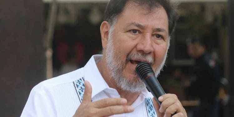 ¿Quién es y qué estudió Fernández Noroña?