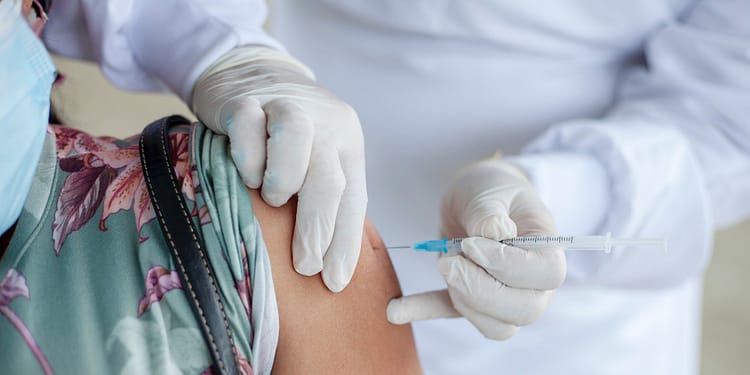 Vacuna VPH. Imagen: FRANK MERIÑO (Via Pexels)