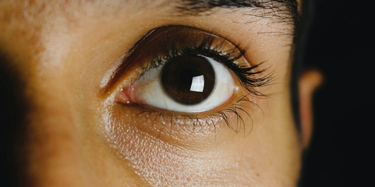 ¿Por qué me tiembla el ojo?
