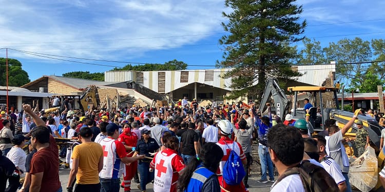 Horas críticas en Ciudad Madero: 15 muertos. Aún hay personas atrapadas