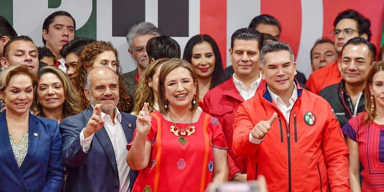 Xóchitl portada Una vida criticando al PRI, pero hoy abraza los colores del partido