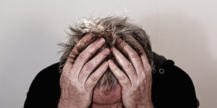 Actualmente, más del 25% de la población mundial manifiesta sentimientos de aislamiento social y soledad, y más de 150.000 personas entre 15 y 29 años se suicidan cada año. Foto: Pixabay.