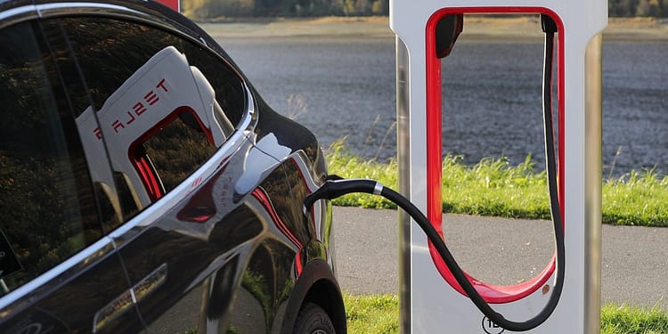 ¿Los vehículos eléctricos (VE) enchufables son las máquinas de hacer pan de nuestros días?. Foto: Pixabay.