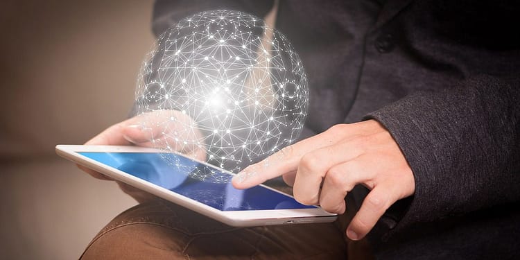 Los estadounidenses tienen fundadas inquietudes sobre lo que sucede en Internet, y estas se extienden mucho más allá de la violación de la privacidad e incluyen un sinnúmero de otros males digitales como la desinformación, los trastornos de ansiedad en adolescentes inducidos por las redes sociales y la incitación al odio racial. Foto: Pixabay.