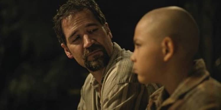 No es fácil conciliar el mundo inocente de la niñez con la violencia inherente de las acciones ilícitas de los adultos que rodean a Tochtli, y, sin embargo, este objetivo se logra en el filme Fiesta en la madriguera. Foto: Cineteca Nacional México. https://www.cinetecanacional.net/detallePelicula.php?FilmId=HO00007332#gsc.tab=0