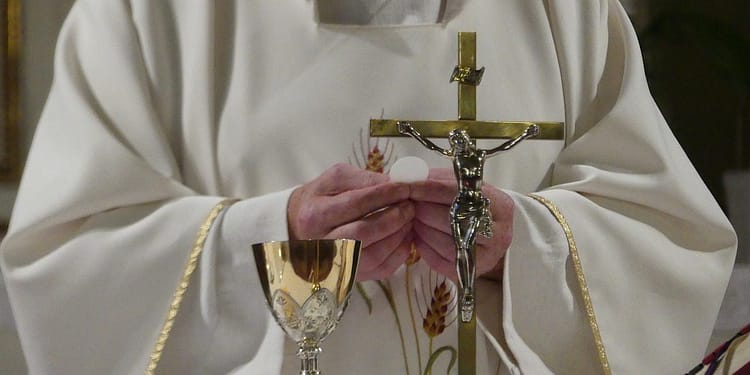 El problema de los líderes abiertamente religiosos es que a menudo tratan de imbuir las decisiones temporales del absolutismo de su fe. Foto: Pixabay.
