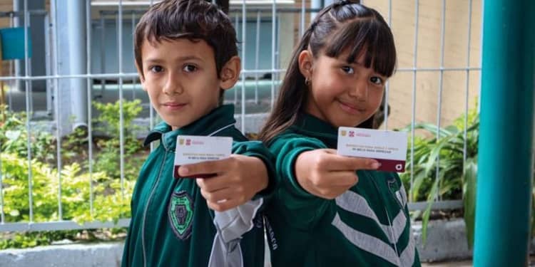 entrega-de-tarjetas-mi-beca-para-empezar