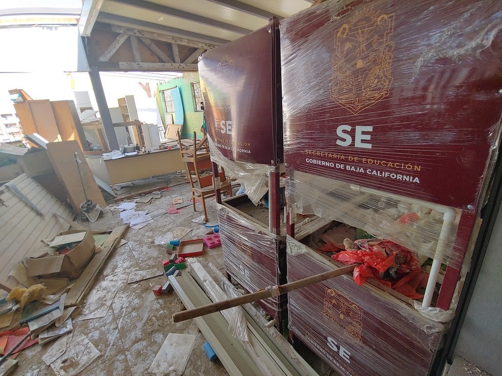 Debido al vandalismo, en el preescolar “El Niño Artillero”, los lavamanos portátiles fueron “embodegados” en los baños infantiles. Crédito: Isaac Rosas León