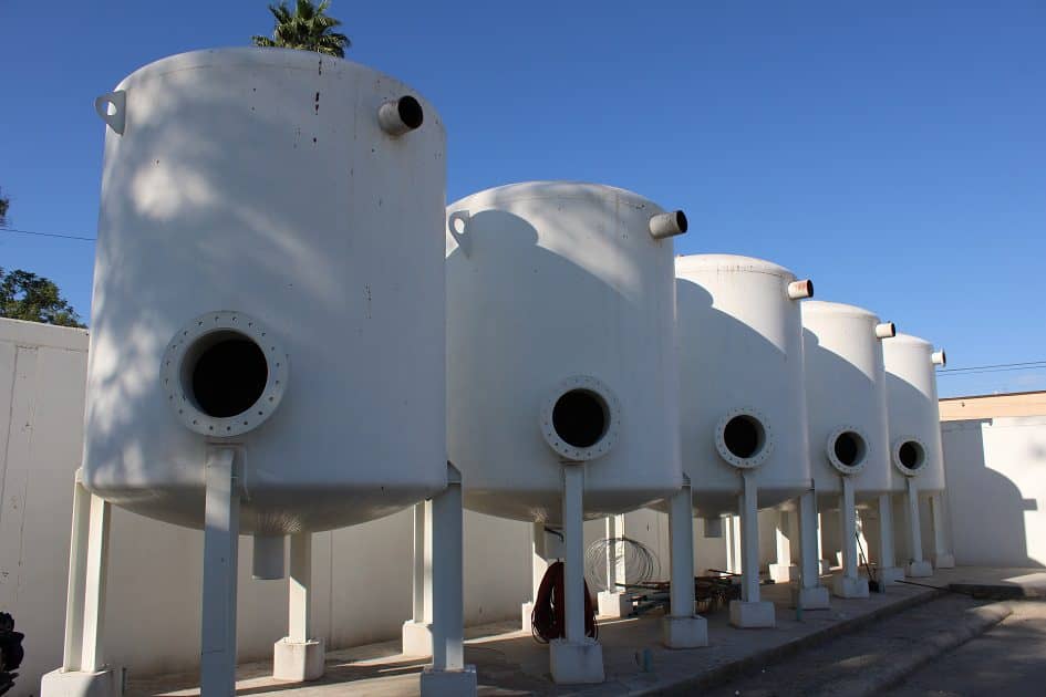 En uno de los pozos de Matamoros, Coahuila sólo se encuentran los tanques, ni siquiera se observa la instalación de las tuberías de interconexión. Crédito: Luis Alberto López
