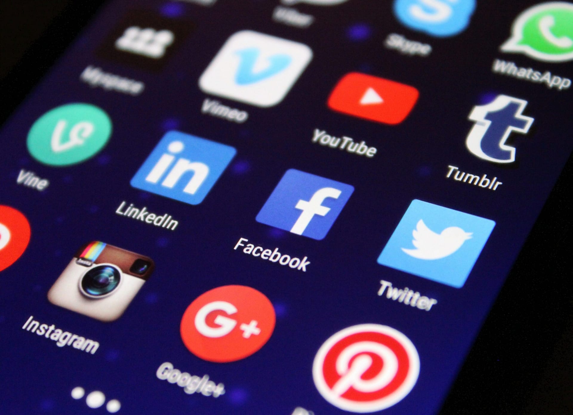La inseguridad informativa va mucho más allá de la vulnerabilidad a la propaganda, es la distorsión deliberada y sistemática