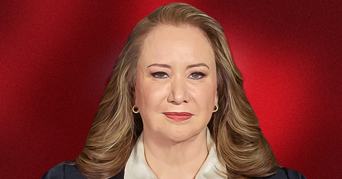 Yasmin Esquivel niega plagio y no va a renunciar a su cargo portada