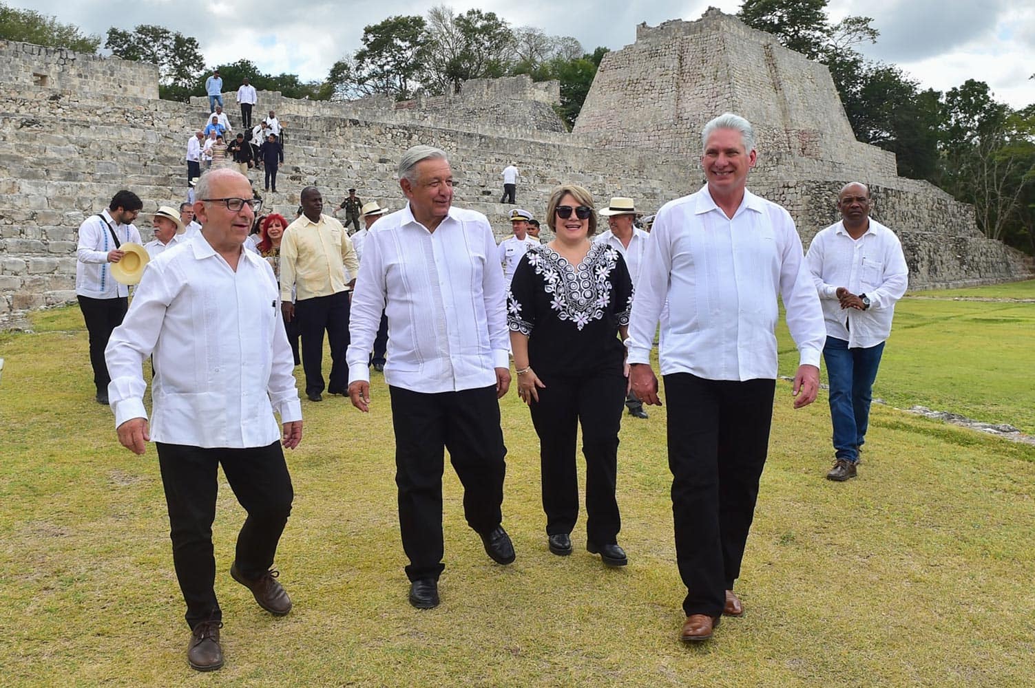 Ambos mandatarios estuvieron en la zona arqueológica de Edzná | Foto: AMLO