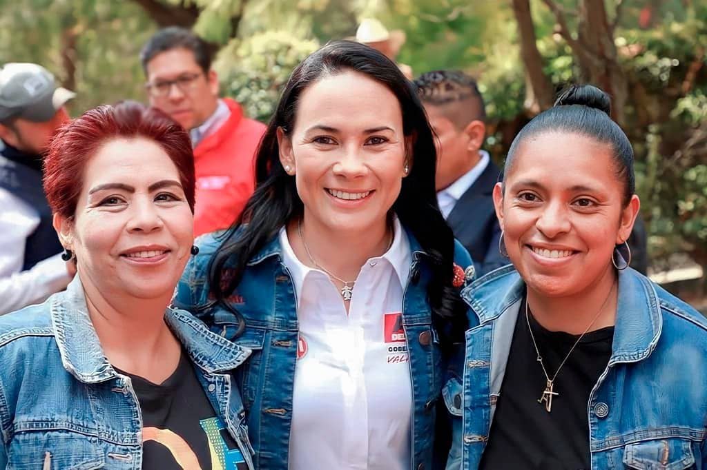 Alejandra del Moral Vela. Cargos anteriores de la candidata de Va x México portada 65