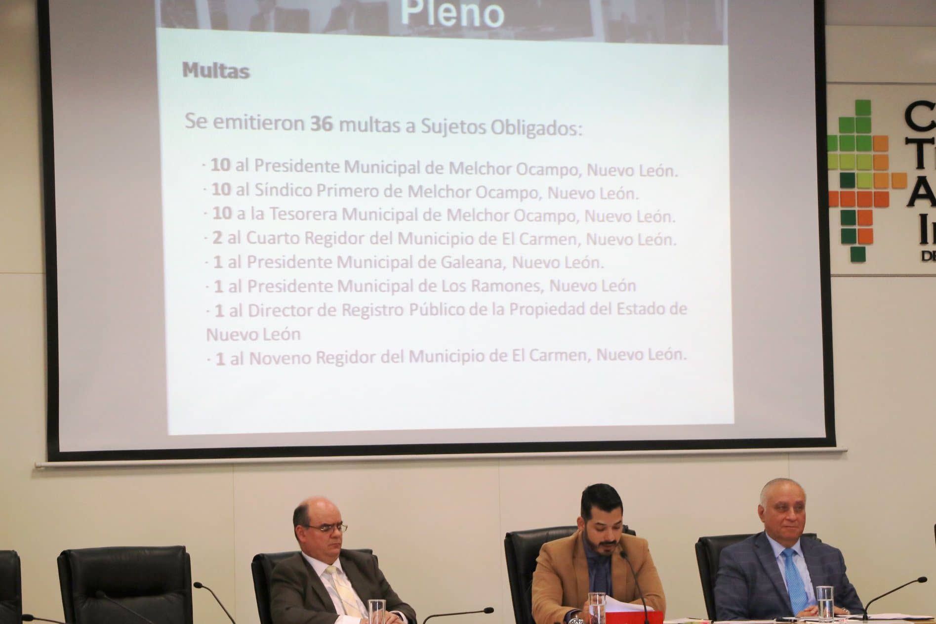 En la Sexta Sesión ordinaria 2018 del Pleno de la Cotainl, ahora INFONL, se aprobaron multas al ex alcalde de Melchor Ocampo, Omar Ramos García y funcionarios de su administración, entre otros sujetos obligados.Crédito.- Tomada de red social oficial INFONL 