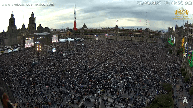 Grupo Firme durante su concierto en septiembre de 2022. FOTO: webcamsdemexico.com