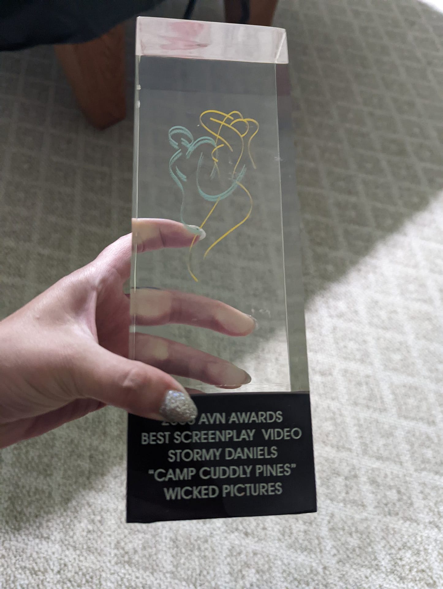 Stormy Daniels ha ganado varios premios en la industria del porno por su trabajo como guionista y directora. FOTO: Twitter