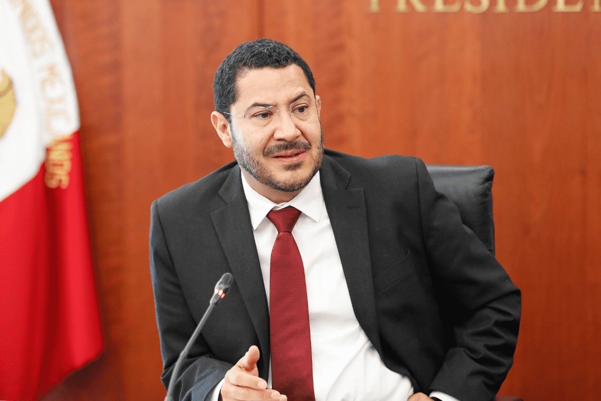 Martí Batres comenzó como funcionario público en el PRD y posteriormente se pasó a Morena. FOTO: Morena