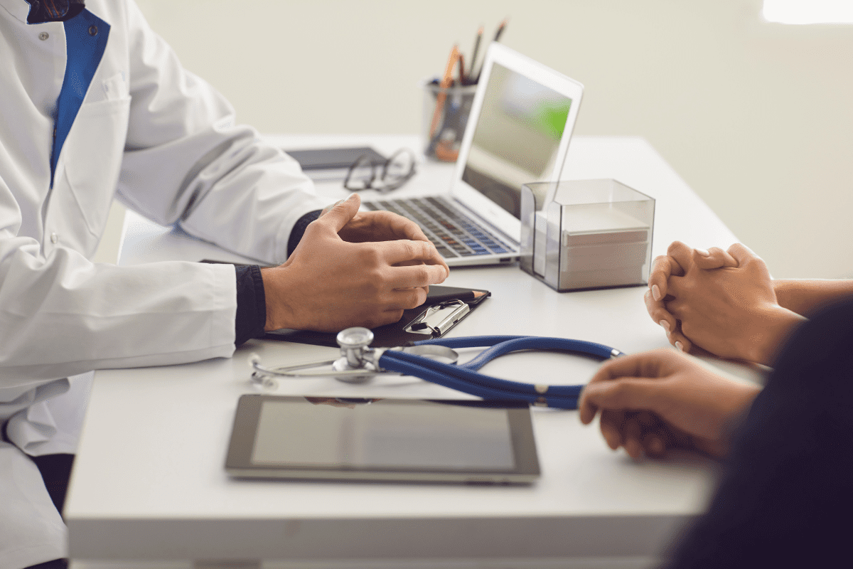 En México, el IMSS tiene ciertos problemas de presupuesto o de acceso a medicamentos, por lo que expertos ven poco probable que sea equiparable a Dinamarca. FOTO: Canva