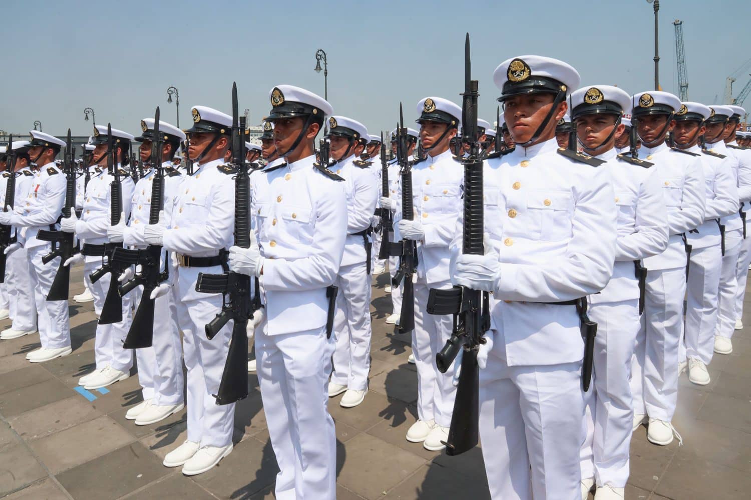 En caso de una guerra, los mexicanos mayores de 19 años estarían obligados a ir solo si el presidente así lo determina. FOTO: Andrés Manuel López Obrador